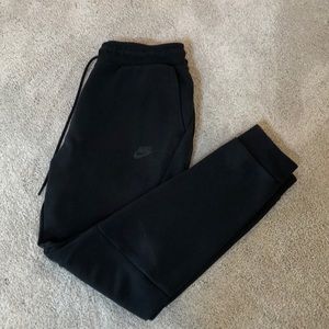 Black nike sweatpants with pockets